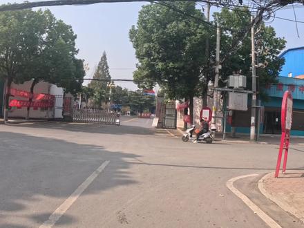 【视频】背包走遍河南之邓州桑庄镇:现代的高铁站和满目疮痍的桑庄中学！