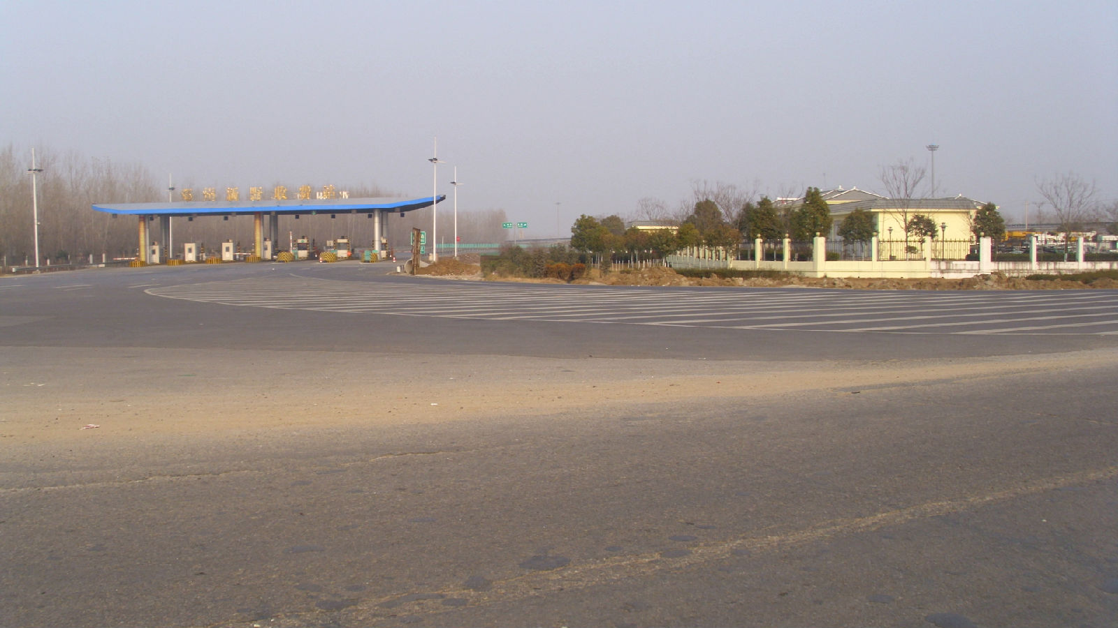 2011年的邓州新野高速口