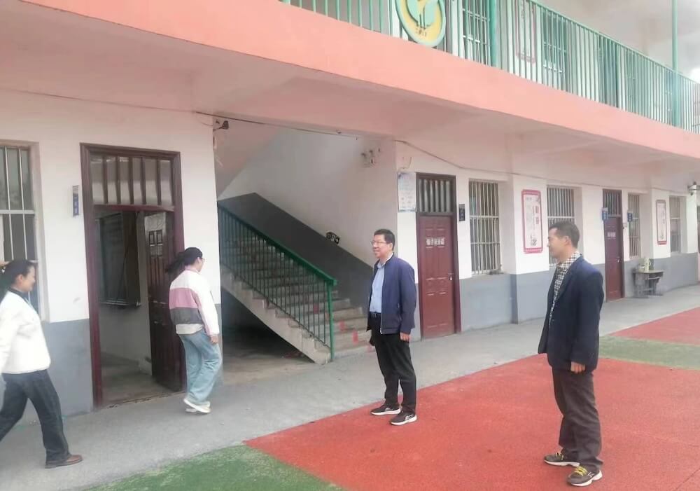 邓州市桑庄镇中心校：深入指导教学工作 提升教育服务质量
