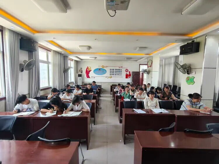 邓州市桑庄镇一初中组织师生语文共研活动