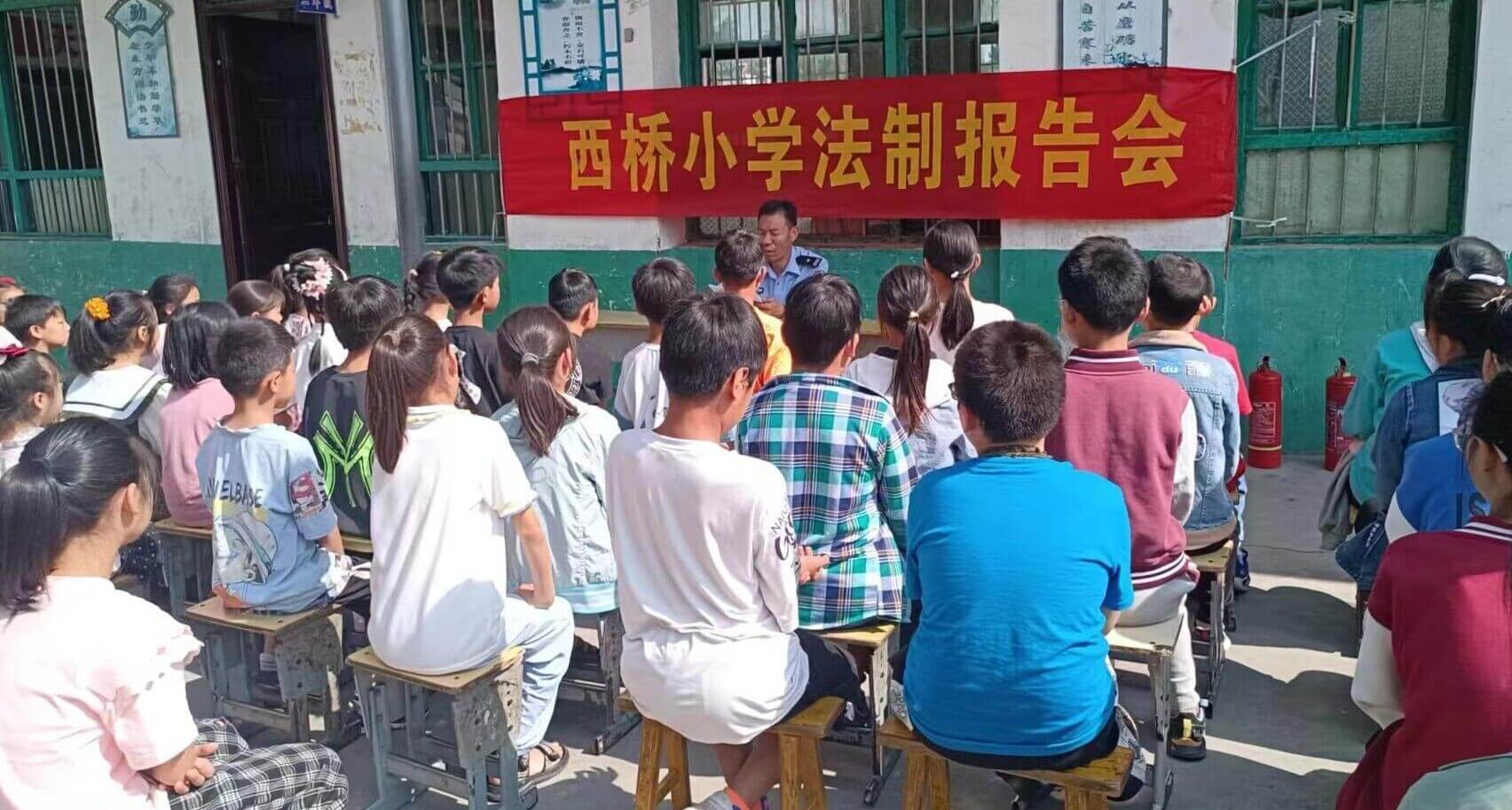 邓州市桑庄镇中心校：法治教育进校园 警校合力助成长