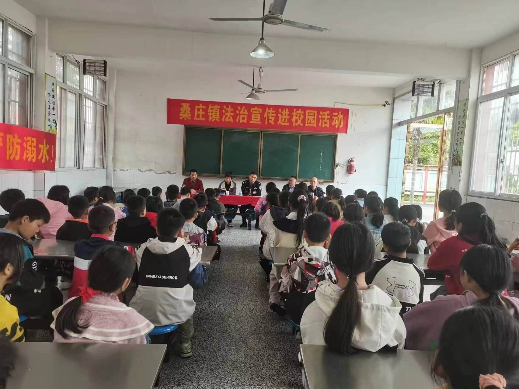 邓州市桑庄镇：法治宣传进校园 营造优质教育环境