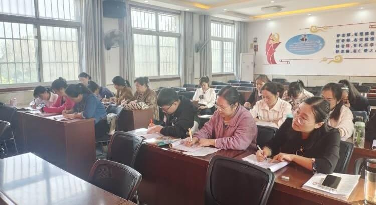 邓州市桑庄镇中心校组织初中语文开展“自助餐式”作业分层设计主题教研活动