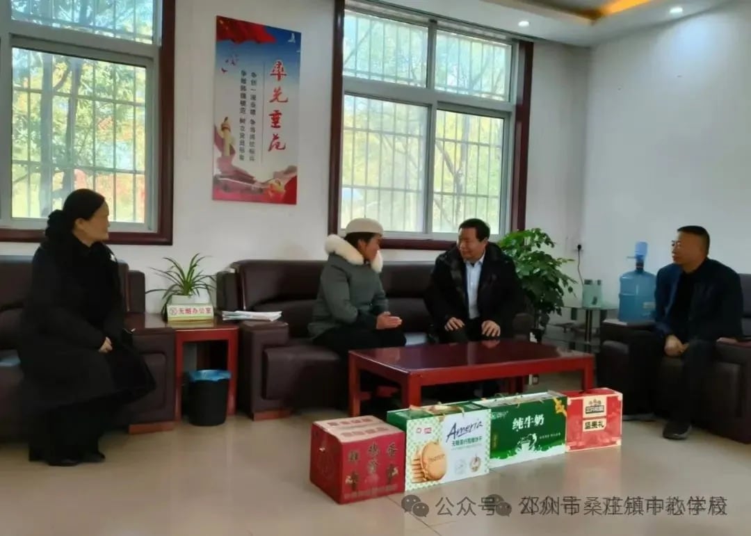 省教育厅领导莅临邓州桑庄一初中看望慰问一线教师