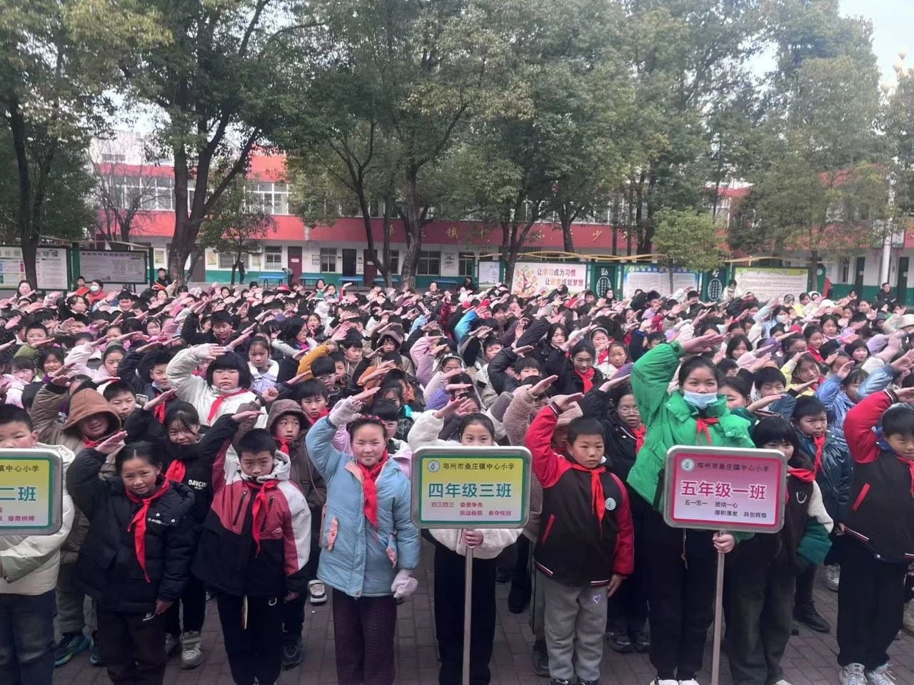 弘扬雷锋精神•桑庄镇中心小学在行动