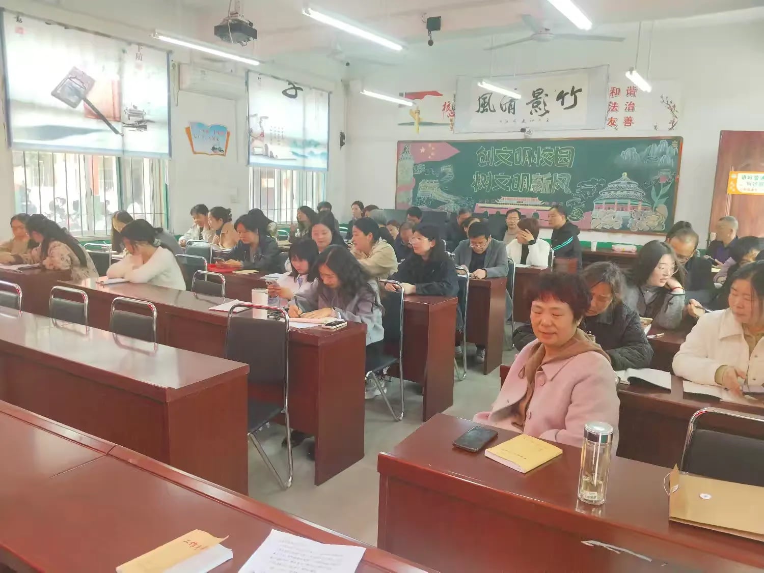 《依新课标之舵，驭新课堂之舟——桑庄镇小学数学教研的奋进之旅》