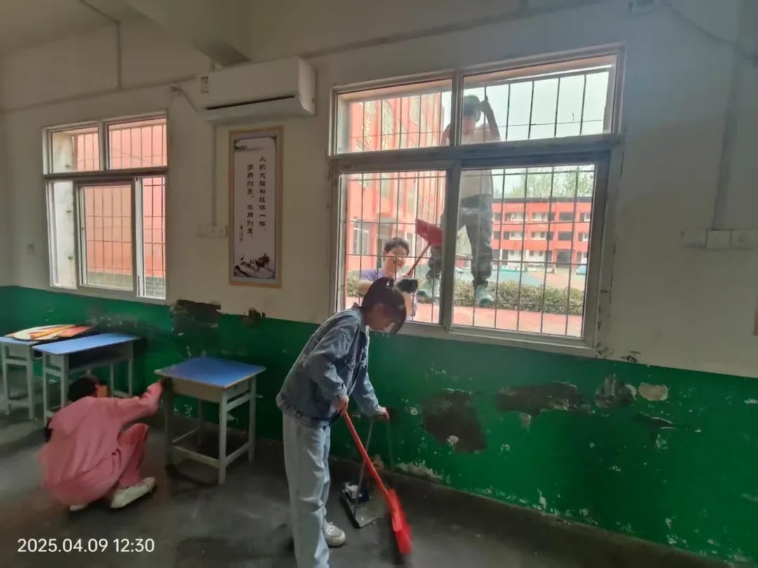 桑庄镇中心小学｜六三班：校园清扫促德育，师生齐心净环境