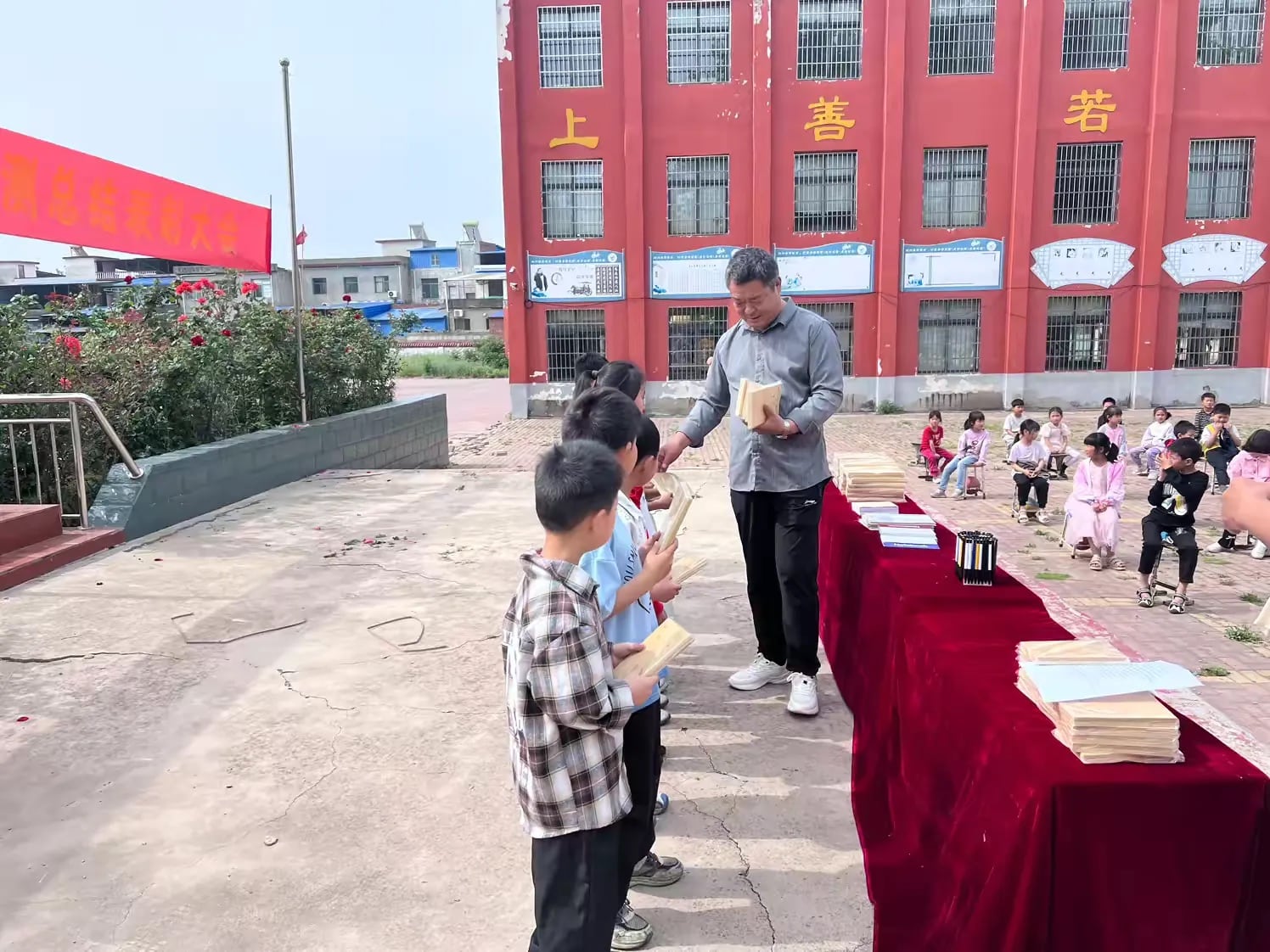 星光熠熠展锋芒，荣耀时刻启新章——桑庄镇田营小学举行期中调研表彰大会