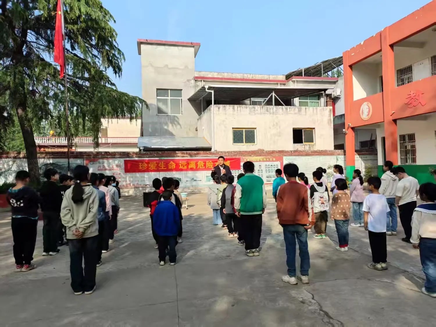 桑庄镇赵湾小学开展防溺水安全教育专题活动