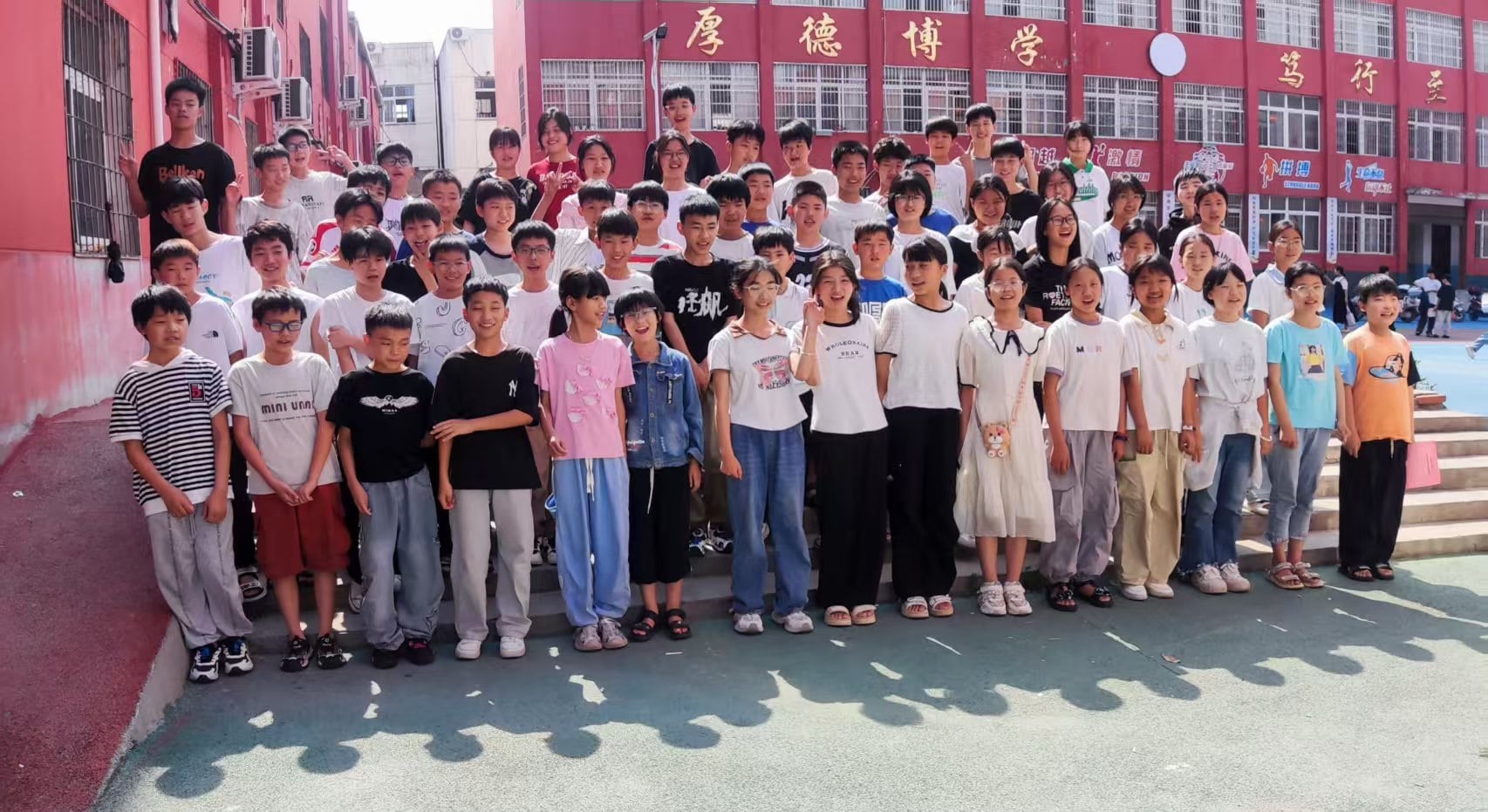 2025届桑庄中心小学六四班毕业留影