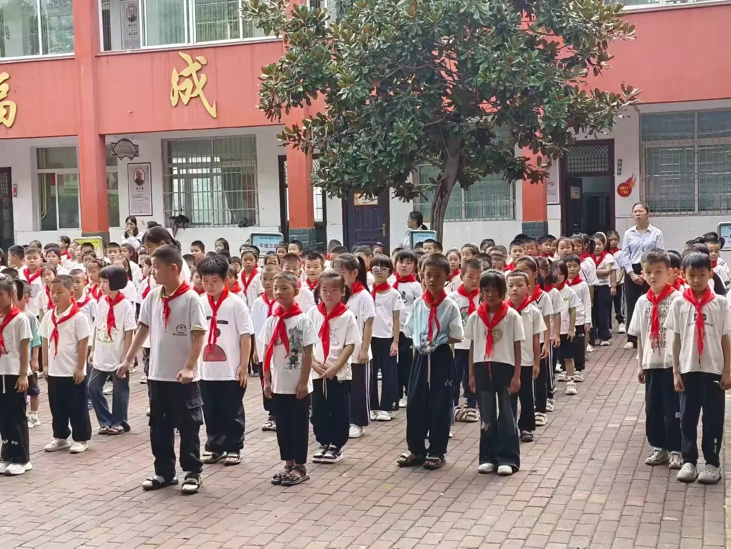 普天同庆，共襄盛举——庆祝祖国华诞，桑庄镇中心小学一二班