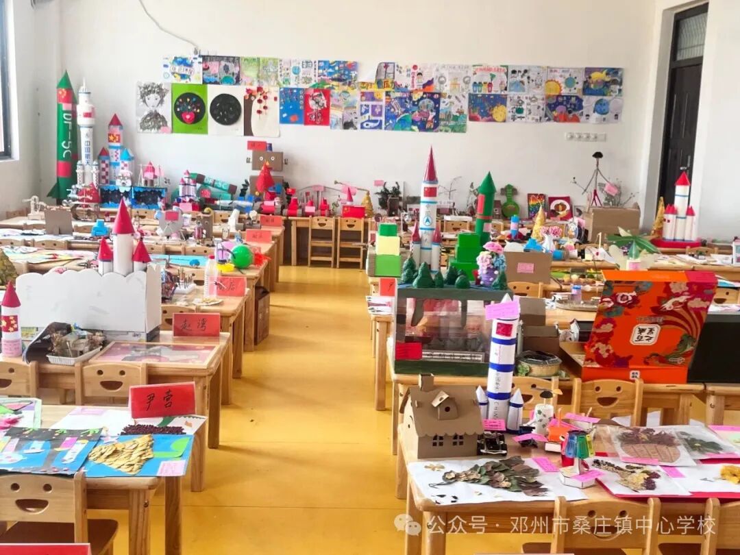 桑庄镇中小学校园掀起科技创新热潮 逾500件作品集中展评